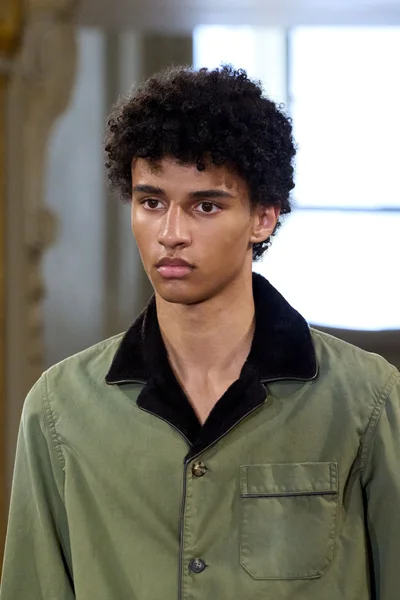 Look 10